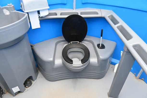 Portable Toilet Options We Offer in Seven Hills, OH